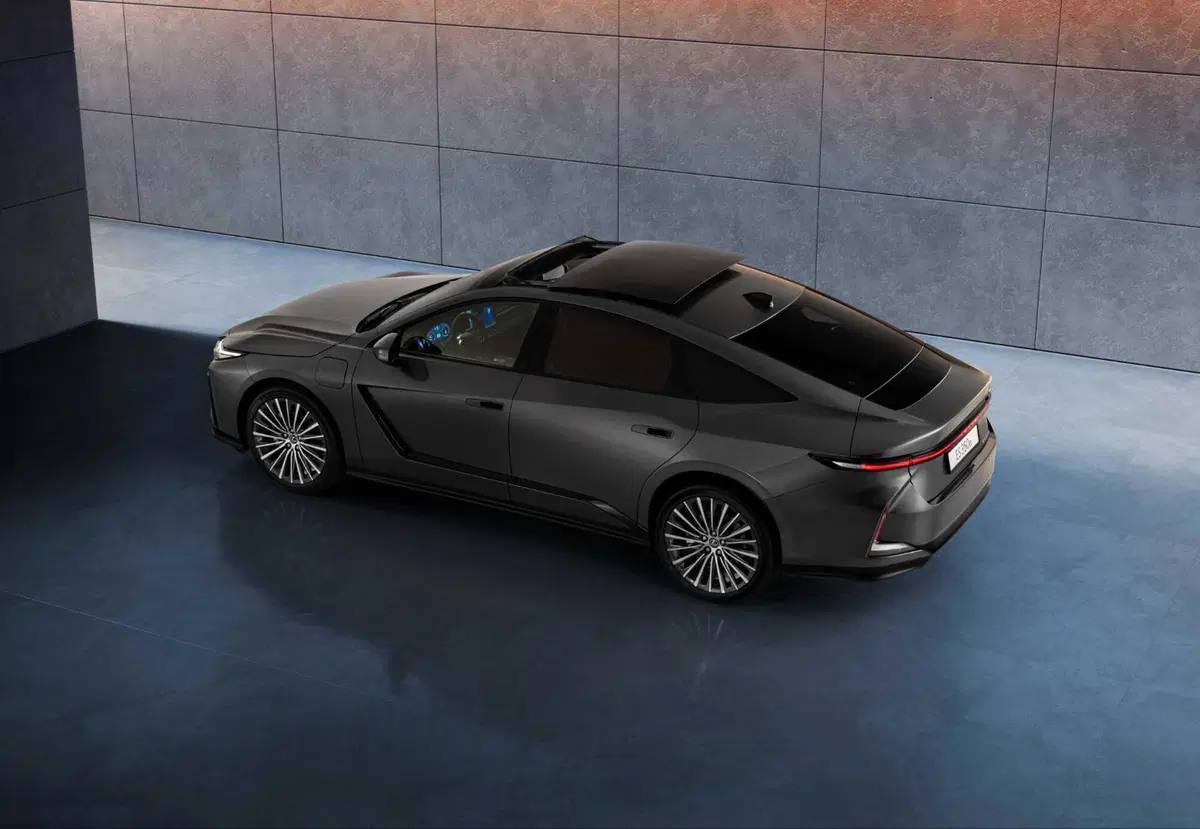 Lexus ES 2026: la nuova generazione ripensa i pulsati della plancia [VIDEO] (28)