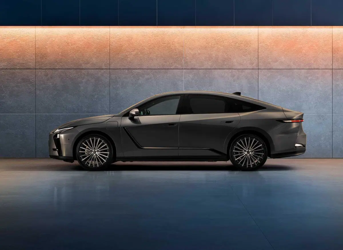 Lexus ES 2026: la nuova generazione ripensa i pulsati della plancia [VIDEO] (29)