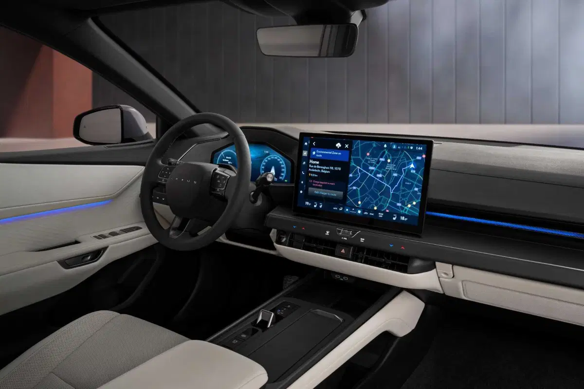 Lexus ES 2026: la nuova generazione ripensa i pulsati della plancia [VIDEO] (35)