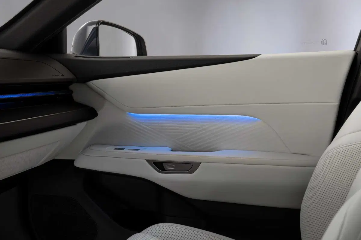 Lexus ES 2026: la nuova generazione ripensa i pulsati della plancia [VIDEO] (39)