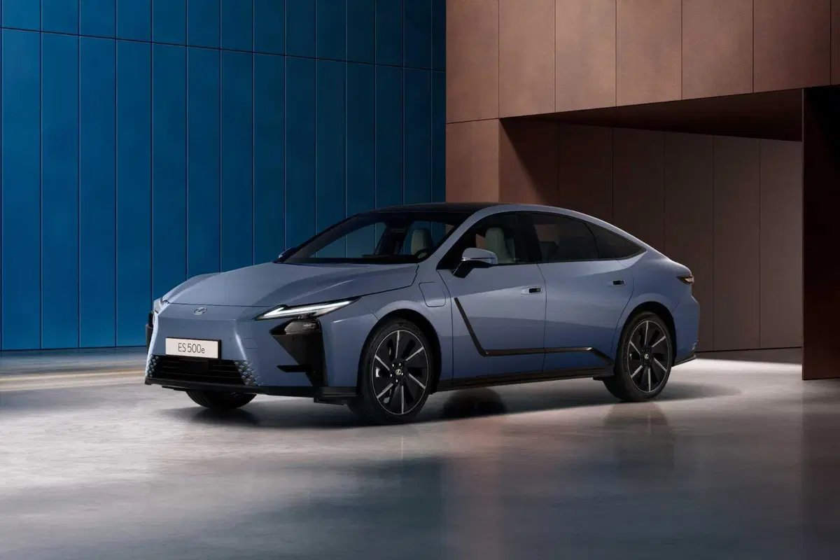 Lexus ES 2026: la nuova generazione ripensa i pulsati della plancia [VIDEO] (44)