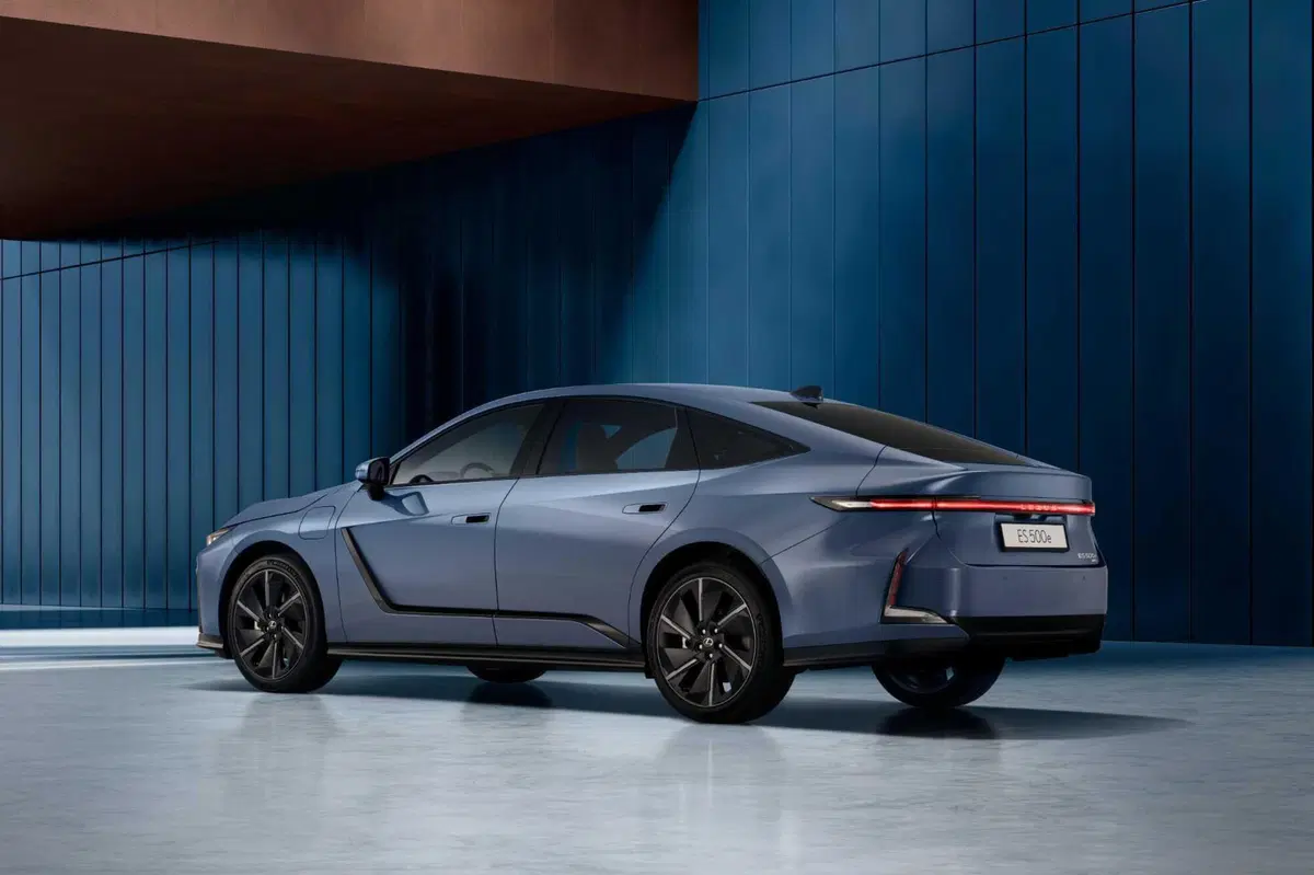 Lexus ES 2026: la nuova generazione ripensa i pulsati della plancia [VIDEO] (45)