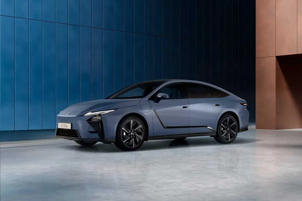Lexus ES 2026: la nuova generazione ripensa i pulsati della plancia [VIDEO] (46)
