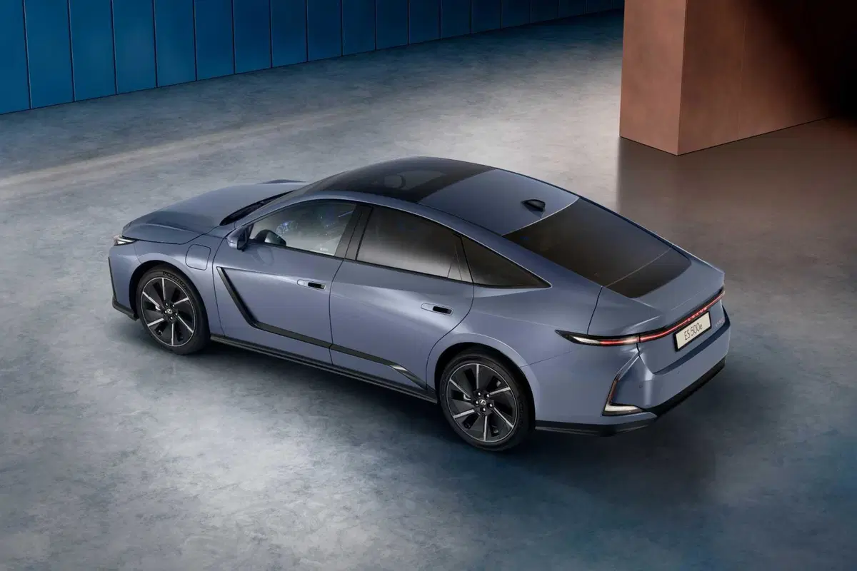 Lexus ES 2026: la nuova generazione ripensa i pulsati della plancia [VIDEO] (48)
