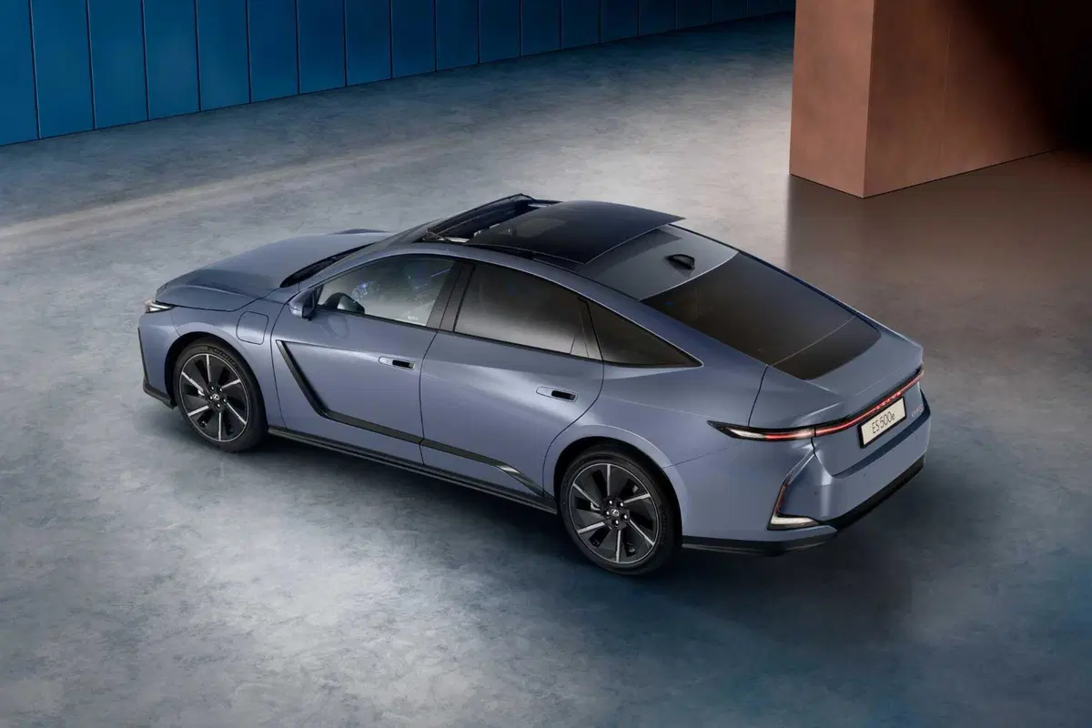 Lexus ES 2026: la nuova generazione ripensa i pulsati della plancia [VIDEO] (49)