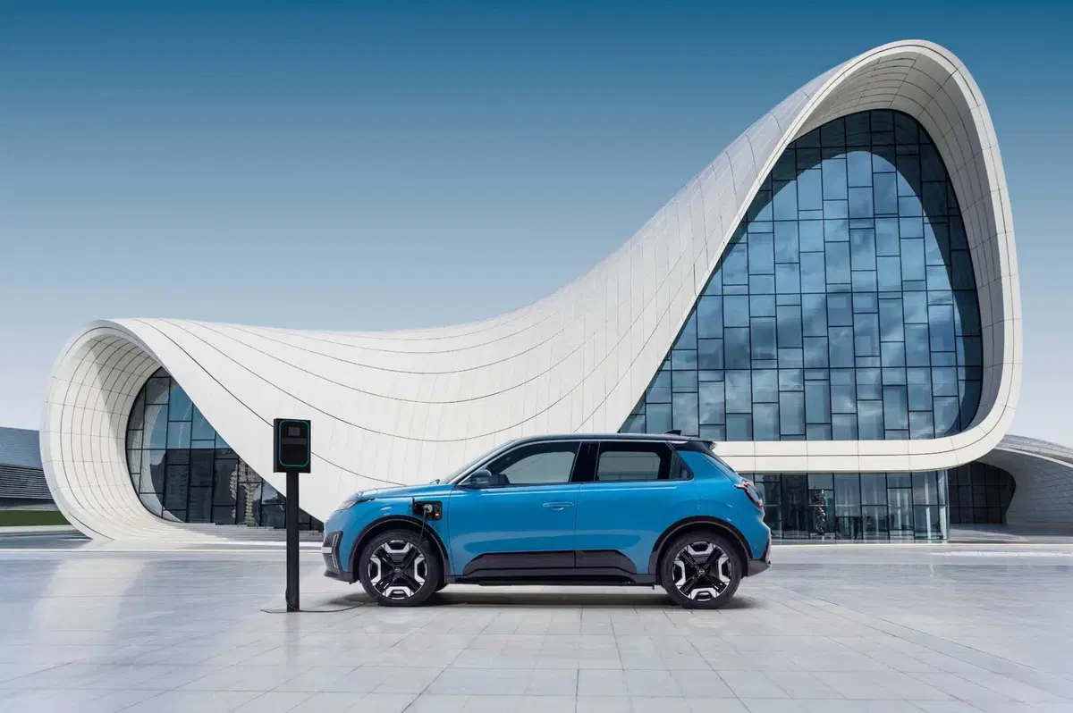 Nissan Micra 2025, come la R5 ma diversa, ecco le foto e le caratteristiche tecniche (2)