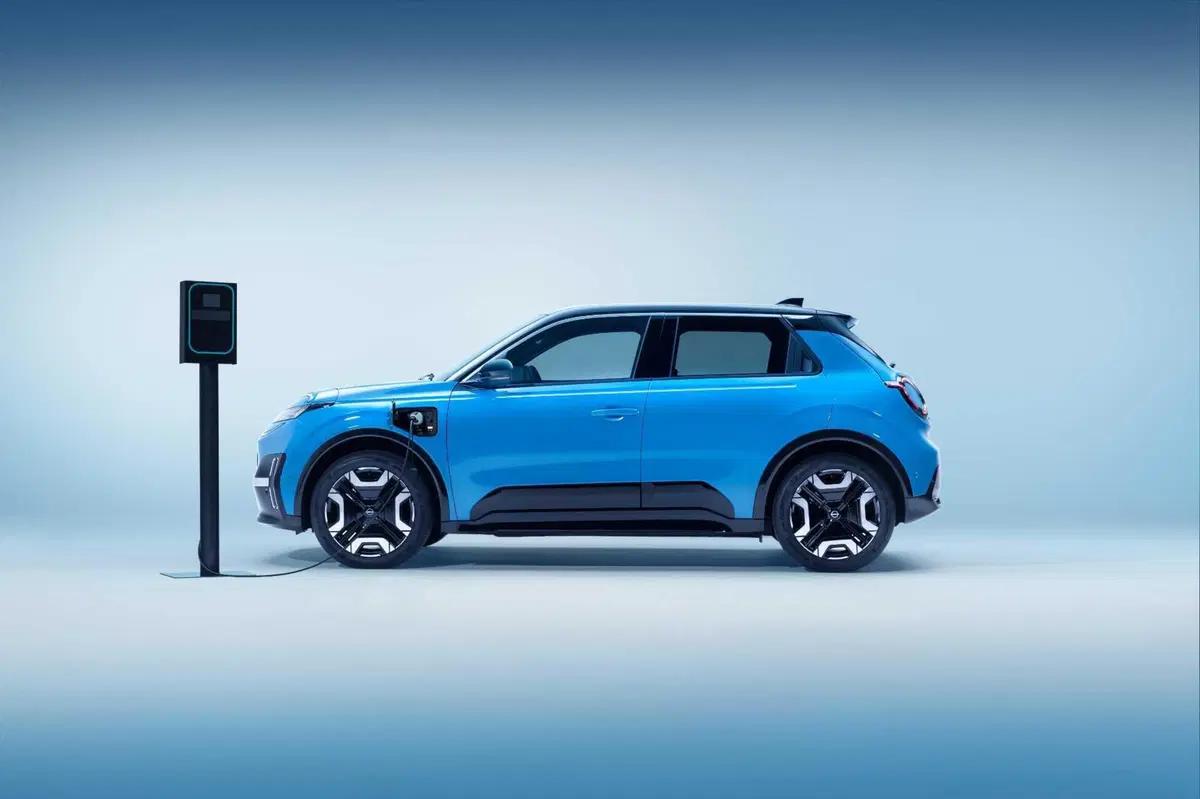 Nissan Micra 2025, come la R5 ma diversa, ecco le foto e le caratteristiche tecniche (3)