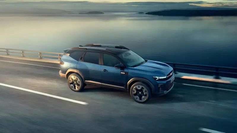 La Dacia Bigster G-140 va da Milano a Palermo senza fermarsi. Turbo, Mild Hybrid e GPL
