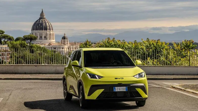 BYD Dolphin Surf: meno di 17K per una full electric. Panda, Spring, R5 e Hyundai Inster hanno un problema