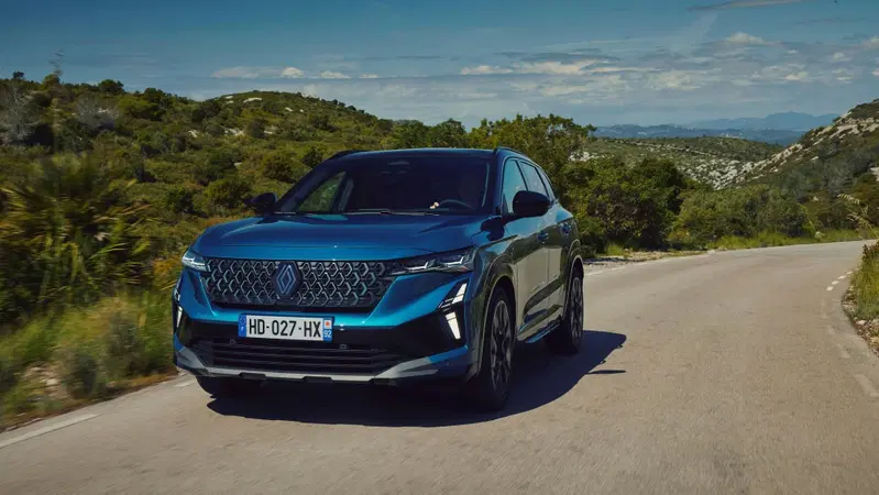Nuova Renault Austral: il restyling parla la lingua di Cupra [VIDEO]