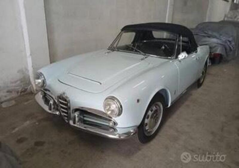 Alfa Romeo Giulia spider d'epoca del 1963 a Soresina