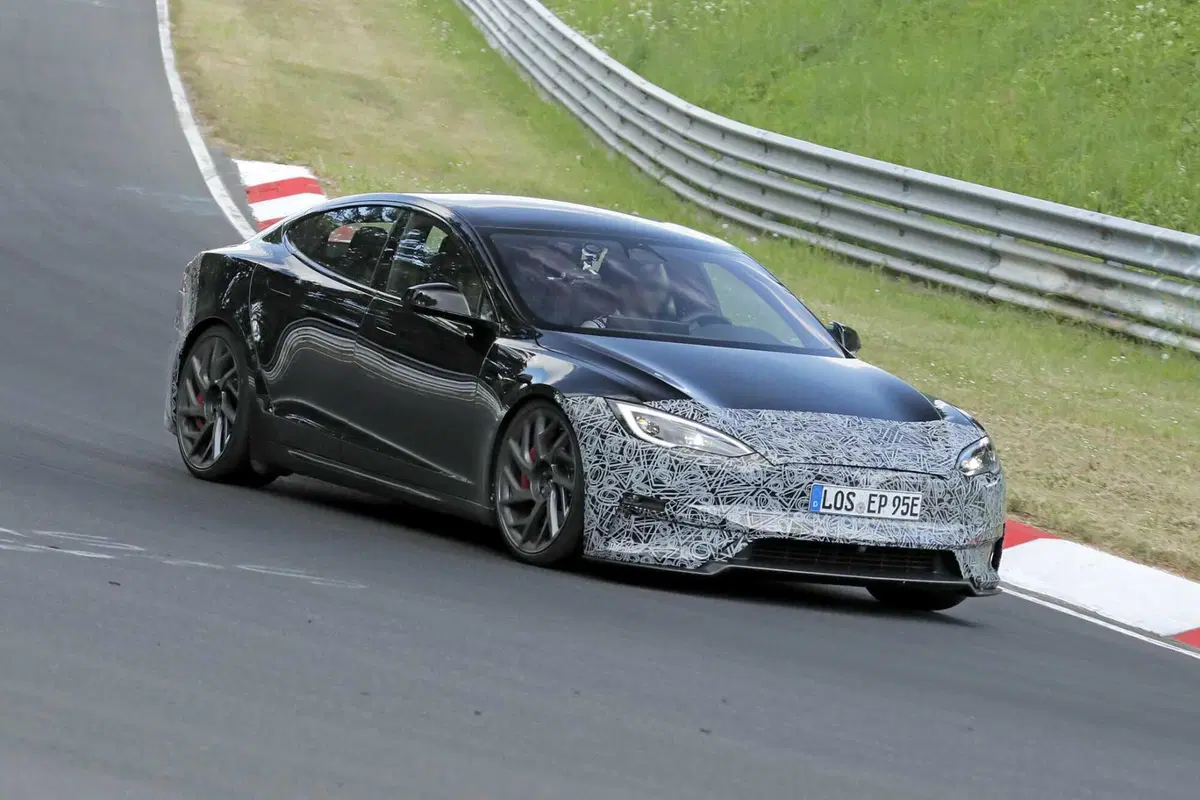 Tesla Model S Plaid: in arrivo un facelift, tra potenza promessa e ritocchi di stile [Foto Spia] (2)