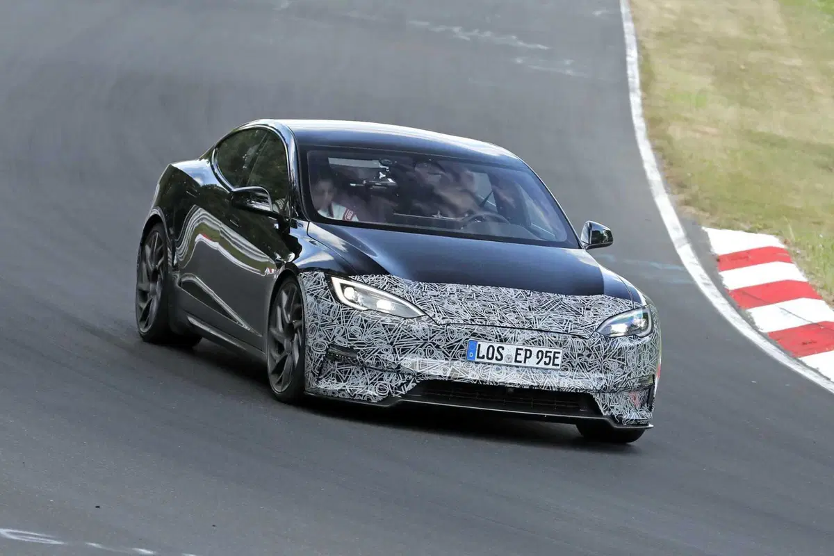 Tesla Model S Plaid: in arrivo un facelift, tra potenza promessa e ritocchi di stile [Foto Spia] (3)