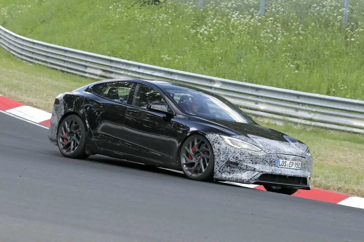 Tesla Model S Plaid: in arrivo un facelift, tra potenza promessa e ritocchi di stile [Foto Spia] (4)