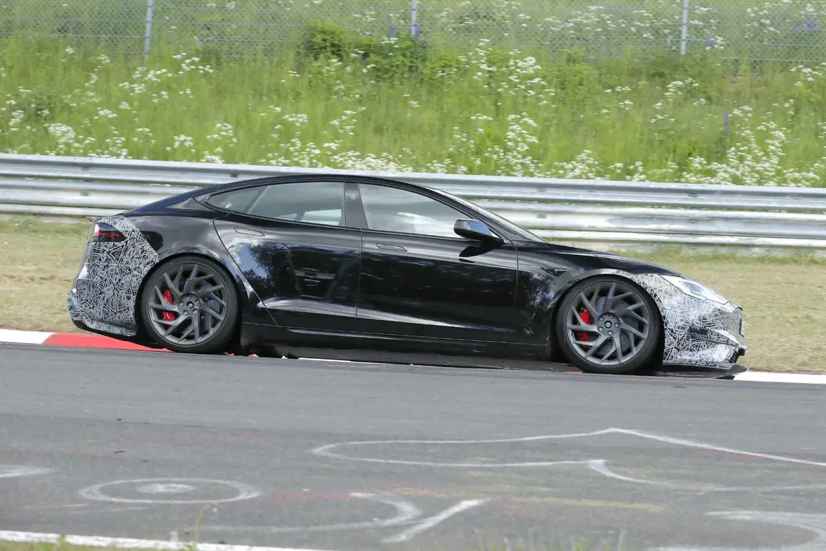 Tesla Model S Plaid: in arrivo un facelift, tra potenza promessa e ritocchi di stile [Foto Spia] (7)