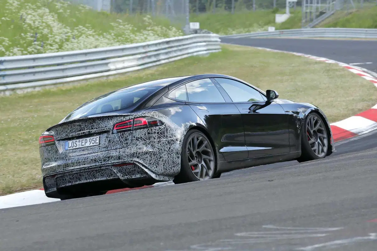 Tesla Model S Plaid: in arrivo un facelift, tra potenza promessa e ritocchi di stile [Foto Spia] (8)