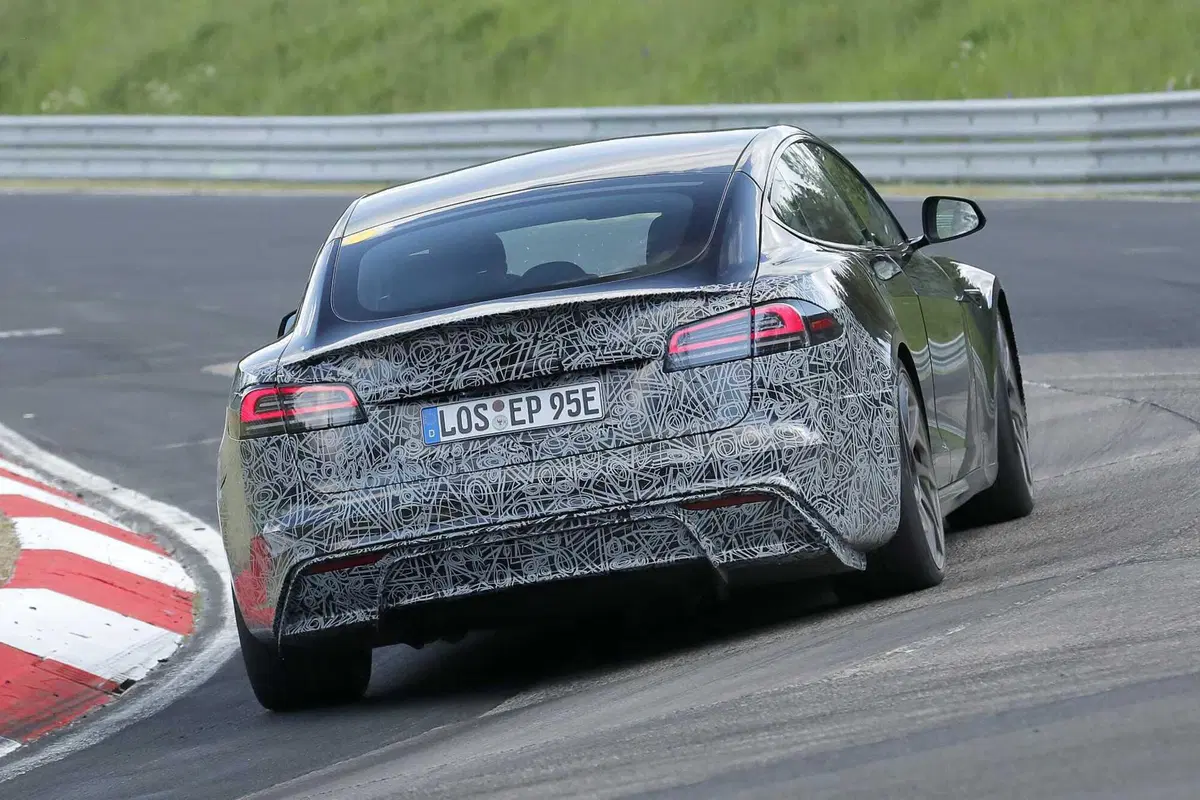 Tesla Model S Plaid: in arrivo un facelift, tra potenza promessa e ritocchi di stile [Foto Spia] (10)