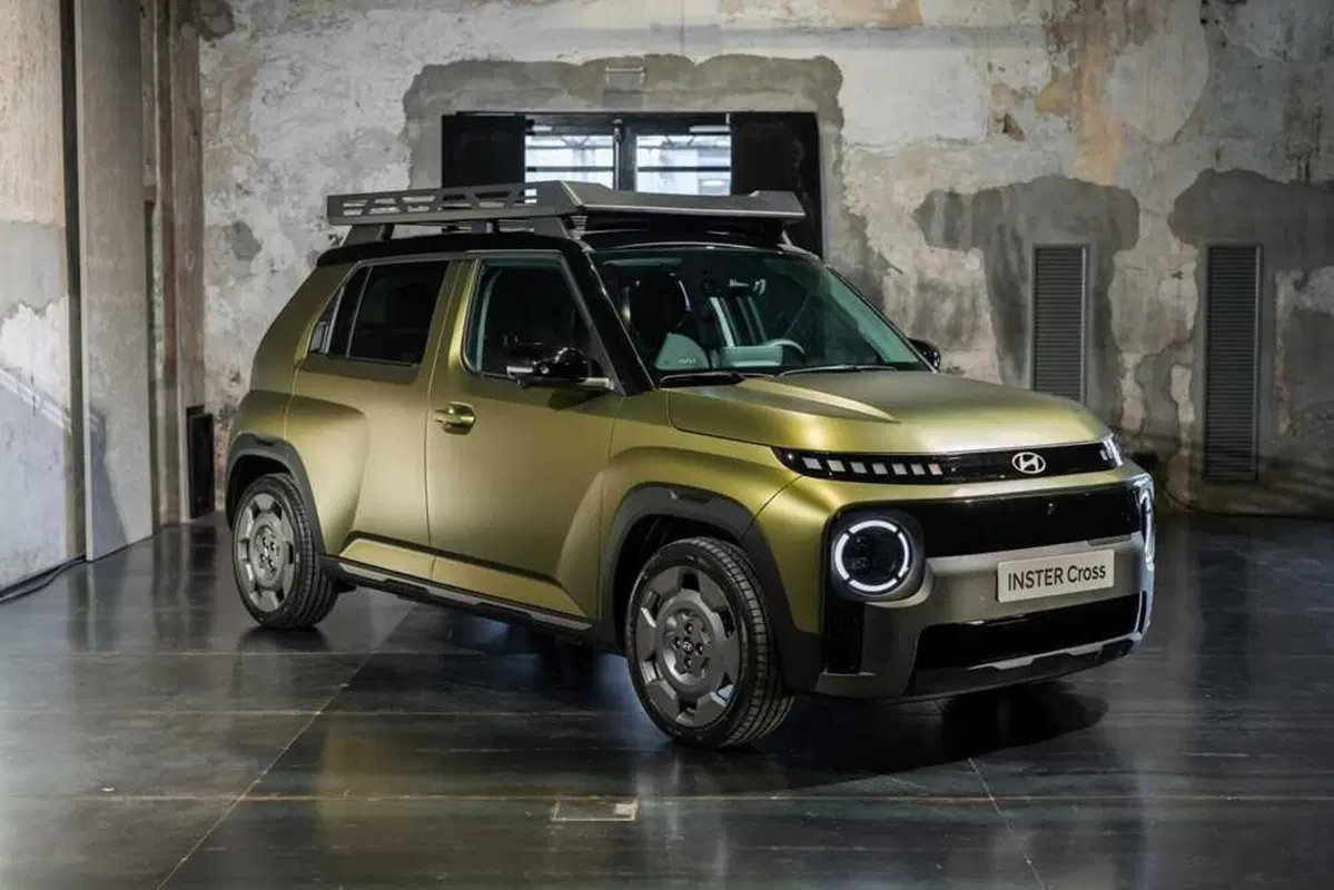 Hyundai Inster Cross: il City-SUV elettrico ora si trasforma per le avventure outdoor | Prezzi e caratteristiche 
