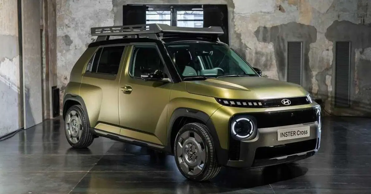Hyundai Inster Cross: il City-SUV elettrico ora si trasforma per le avventure outdoor | Prezzi e caratteristiche 
