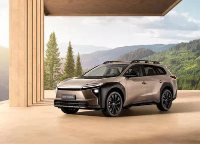 Toyota allunga la bZ4x (elettrica) e ci sta tutta la famiglia. Ma perch&eacute; non darle il nome americano?