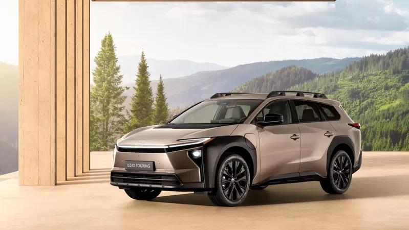 Toyota allunga la bZ4x (elettrica) e ci sta tutta la famiglia. Ma perch&eacute; non darle il nome americano?
