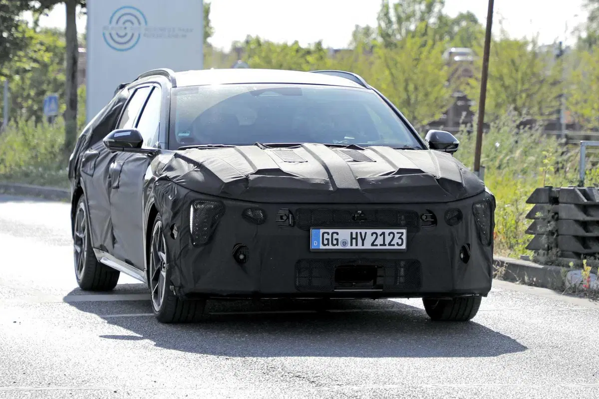 Sembra un miraggio, ma Kia non molla: la nuova Ceed shooting brake è in arrivo [Foto Spia]