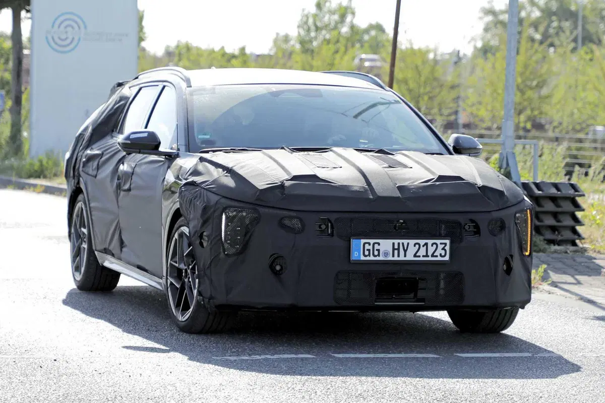 Sembra un miraggio, ma Kia non molla: la nuova Ceed shooting brake è in arrivo [Foto Spia] (2)