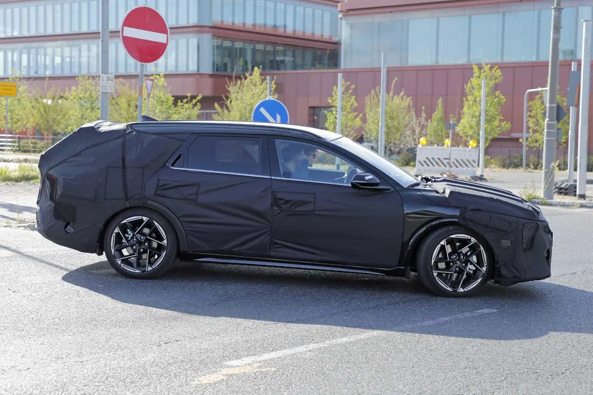 Sembra un miraggio, ma Kia non molla: la nuova Ceed shooting brake è in arrivo [Foto Spia] (6)