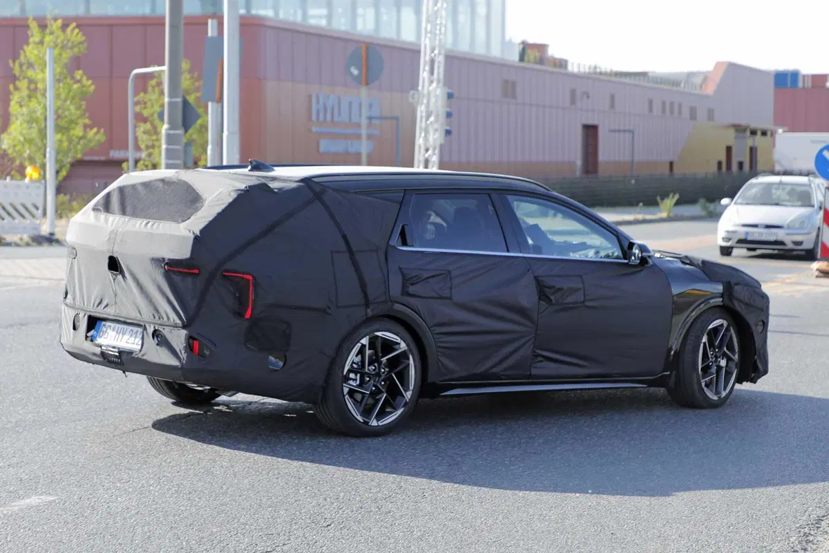 Sembra un miraggio, ma Kia non molla: la nuova Ceed shooting brake è in arrivo [Foto Spia] (8)