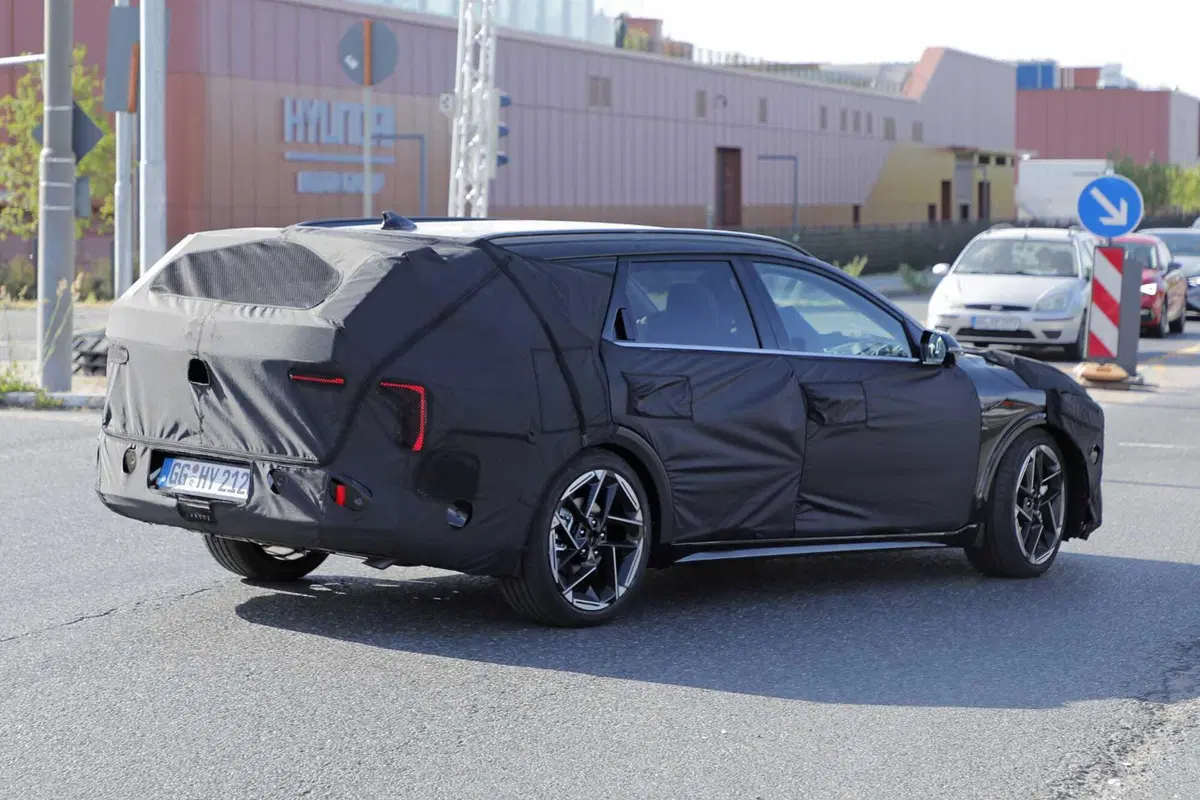 Sembra un miraggio, ma Kia non molla: la nuova Ceed shooting brake è in arrivo [Foto Spia] (9)