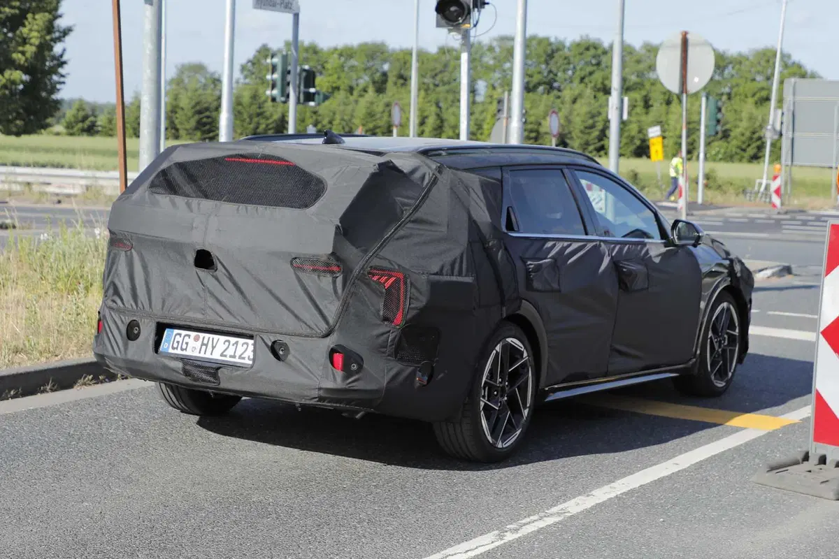 Sembra un miraggio, ma Kia non molla: la nuova Ceed shooting brake è in arrivo [Foto Spia] (10)