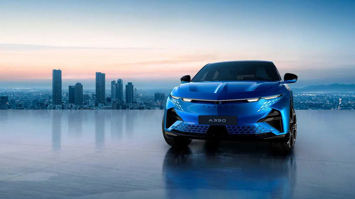 Alpine A390: la fastback elettrica che porta la guida da corsa su strada, con eleganza sartoriale [VIDEO] (3)