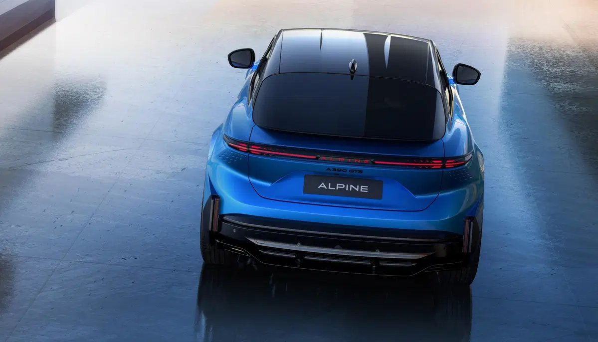 Alpine A390: la fastback elettrica che porta la guida da corsa su strada, con eleganza sartoriale [VIDEO] (6)