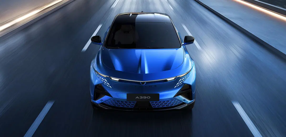 Alpine A390: la fastback elettrica che porta la guida da corsa su strada, con eleganza sartoriale [VIDEO] (8)