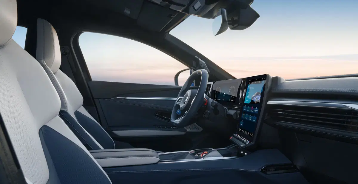 Alpine A390: la fastback elettrica che porta la guida da corsa su strada, con eleganza sartoriale [VIDEO] (11)