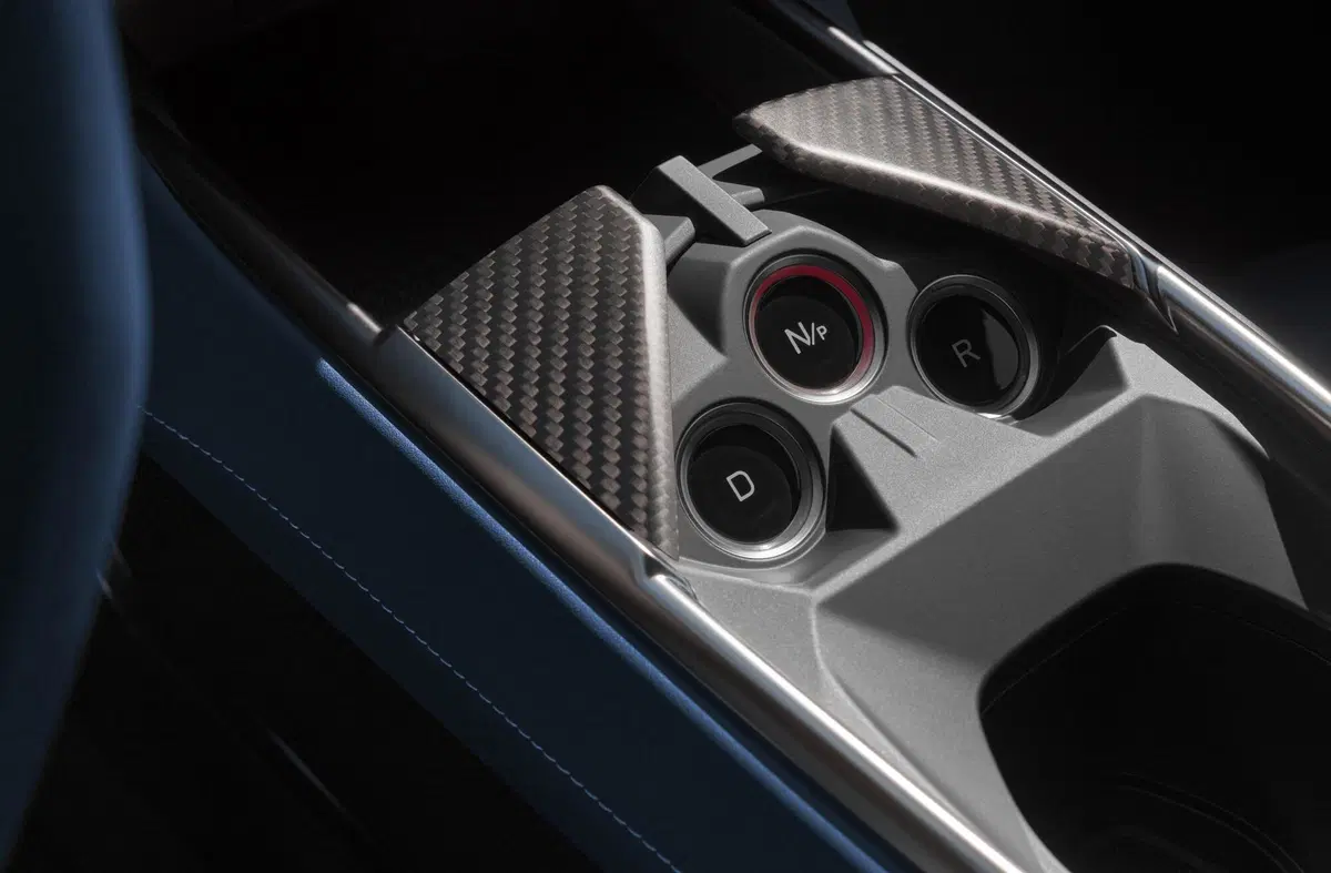 Alpine A390: la fastback elettrica che porta la guida da corsa su strada, con eleganza sartoriale [VIDEO] (17)
