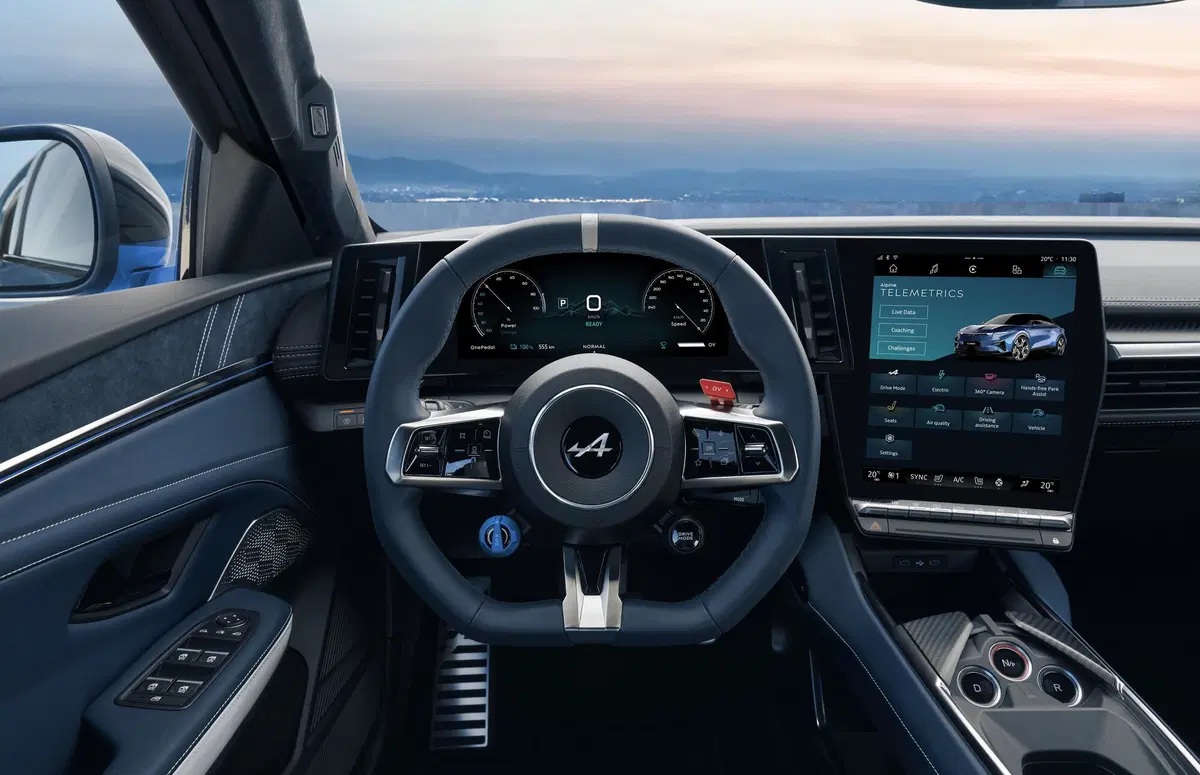 Alpine A390: la fastback elettrica che porta la guida da corsa su strada, con eleganza sartoriale [VIDEO] (18)