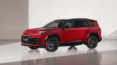 Nuova Toyota RAV4 2025: scende in Campo e le ha tutte contro. Top e Flop