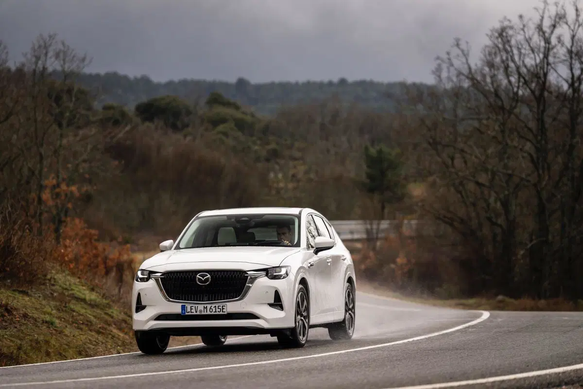 Nuova Mazda CX-60: le immagini degli esterni (6)