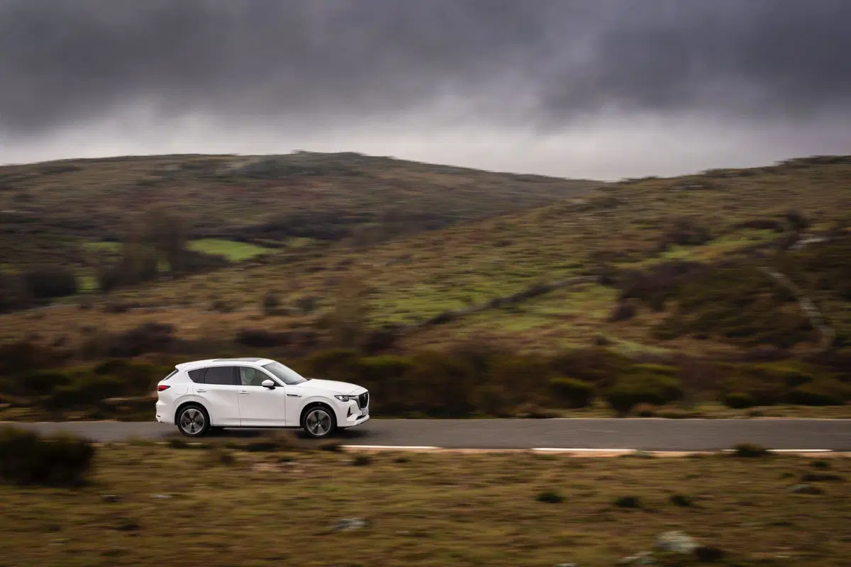 Nuova Mazda CX-60: le immagini degli esterni (8)