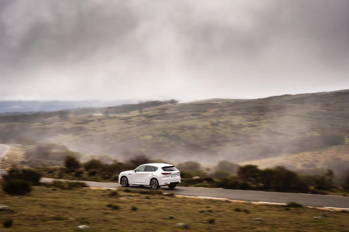 Nuova Mazda CX-60: le immagini degli esterni (9)
