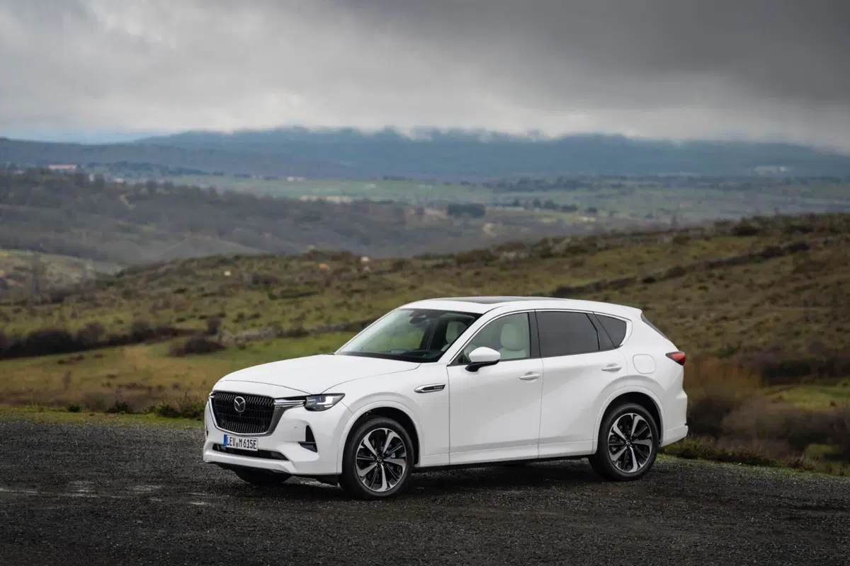 Nuova Mazda CX-60: le immagini degli esterni (15)