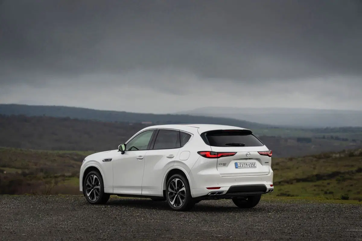 Nuova Mazda CX-60: le immagini degli esterni (17)
