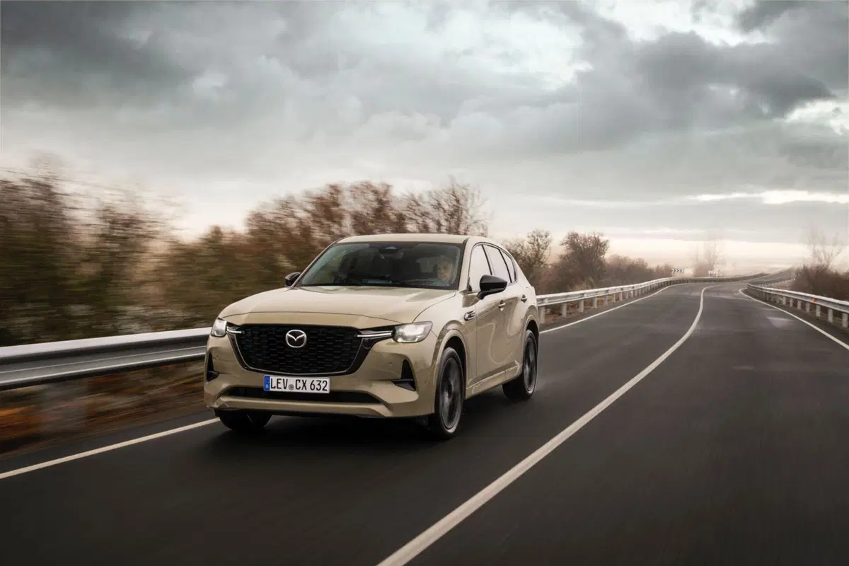 Nuova Mazda CX-60: le immagini degli esterni (18)