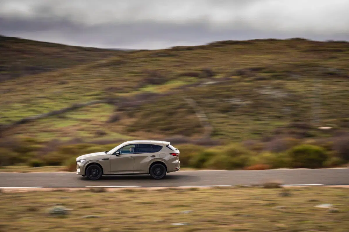 Nuova Mazda CX-60: le immagini degli esterni (26)