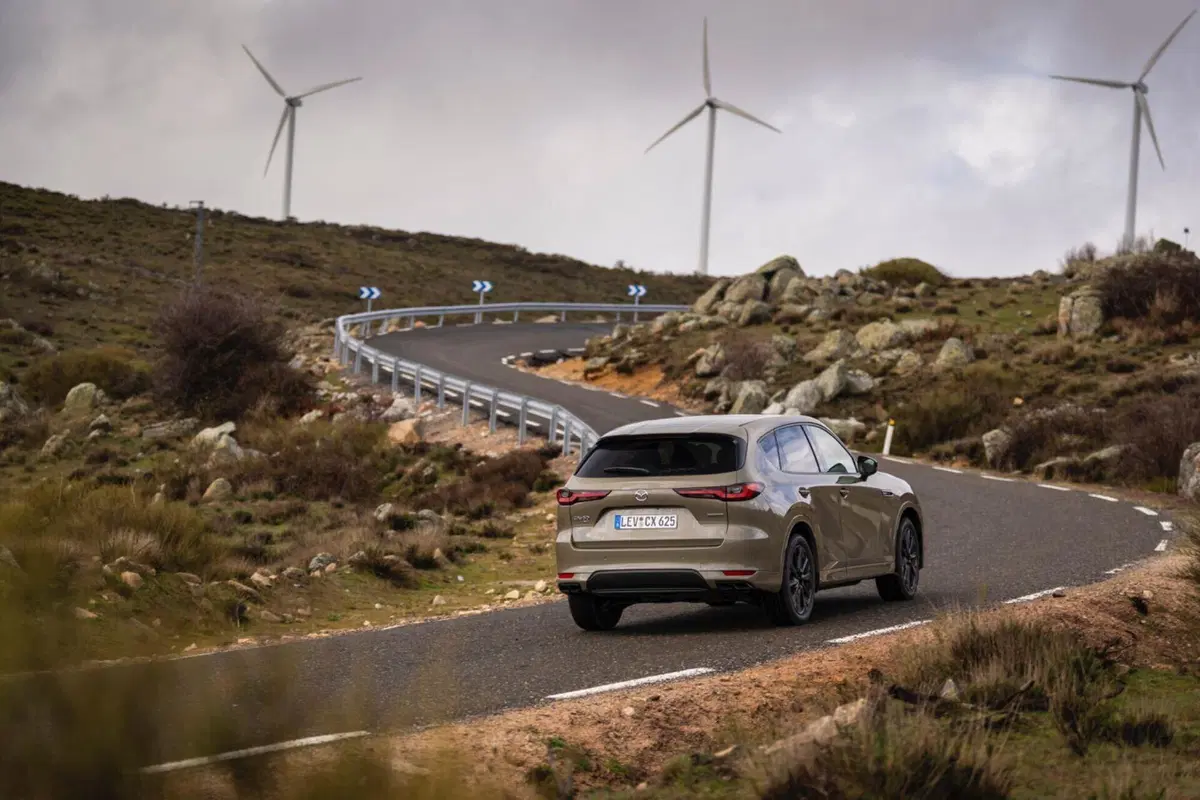 Nuova Mazda CX-60: le immagini degli esterni (29)