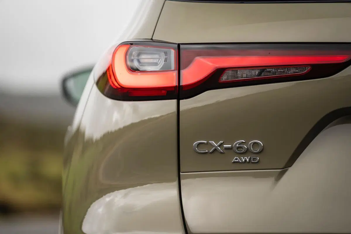 Nuova Mazda CX-60: le immagini degli esterni (32)