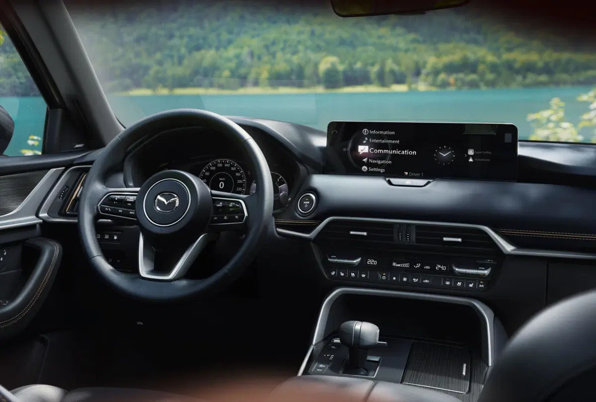 Nuova Mazda CX-60: le immagini degli interni