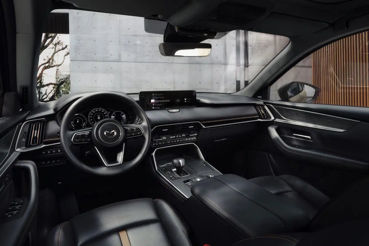 Nuova Mazda CX-60: le immagini degli interni (6)