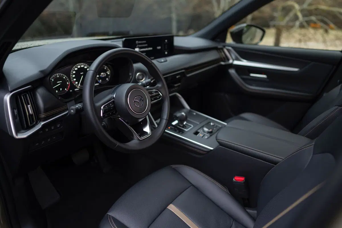 Nuova Mazda CX-60: le immagini degli interni (4)